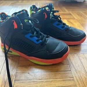 Boys Shaq basketball Black and Orange Kids Sneakers size 2.5